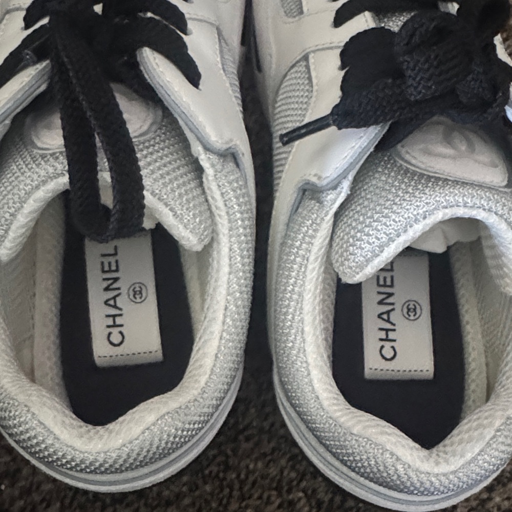 AUTHENTIC CHANEL S22 Sneakers - Picture 4 of 9